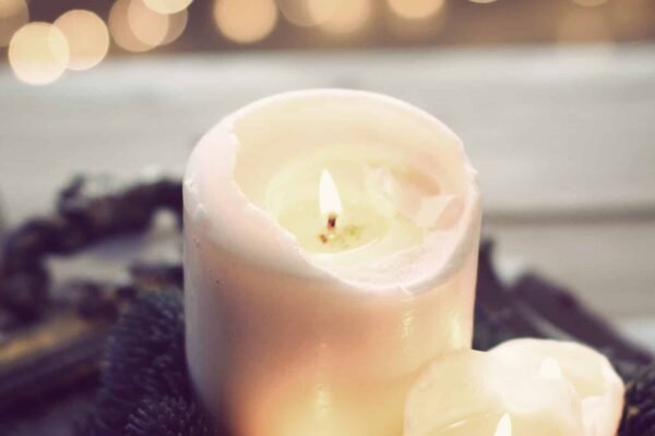 Ambiance énergétique — bougies allumées, Hikaso Lyon