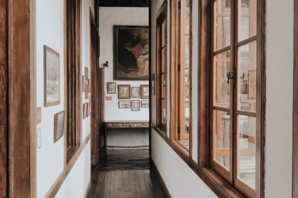 Couloir de maison — énergie des lieux, nettoyage énergétique Lyon